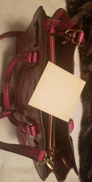 ●SOLD●Michael Kors Dillon Croc Large Leather Handbag - Picture 4 of 8